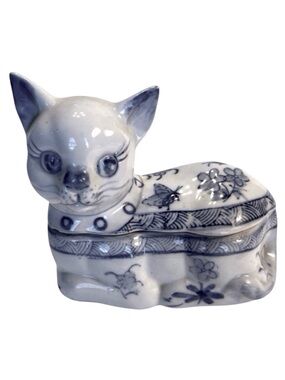 Vintage Chinese Blue &White Porcelain Cat Trinket Box. Pre owned